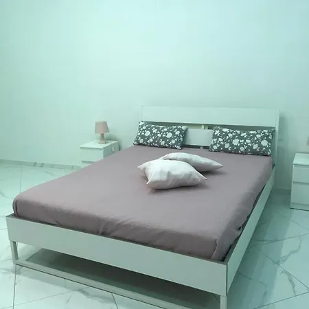 فندق مبيت وإفطار Alex's *